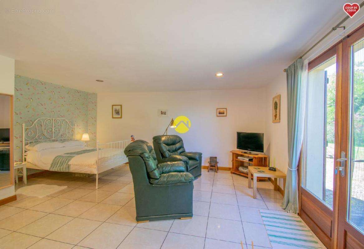 Maison à LE BUISSON-DE-CADOUIN