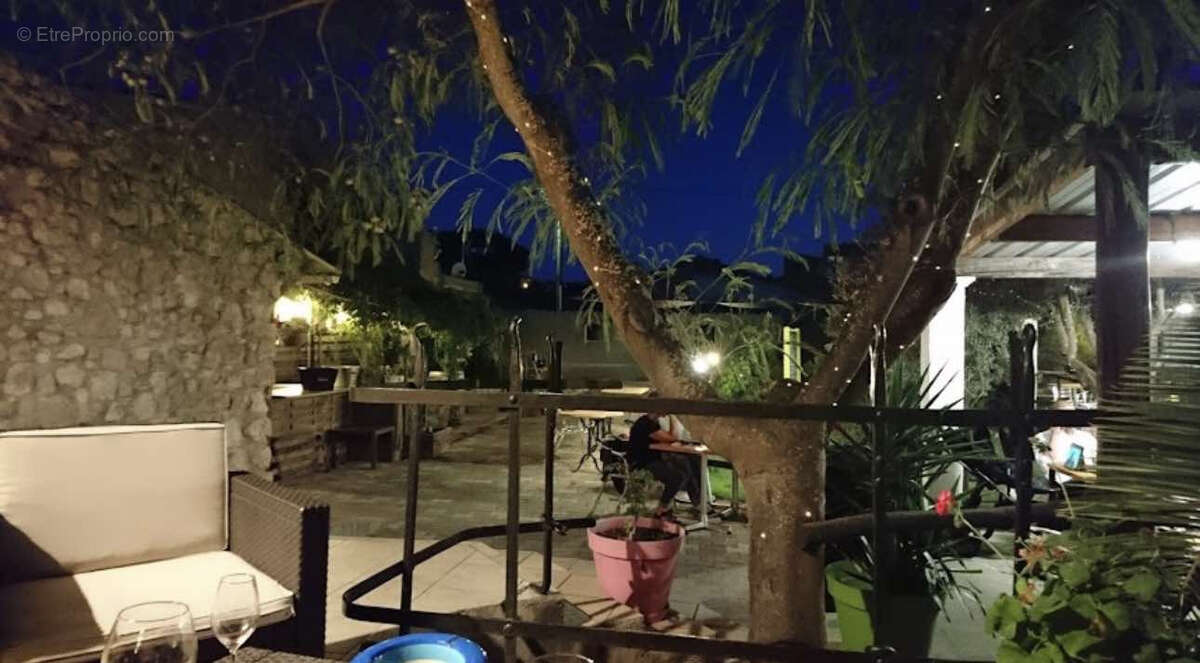 Commerce à SALLES-D&#039;AUDE