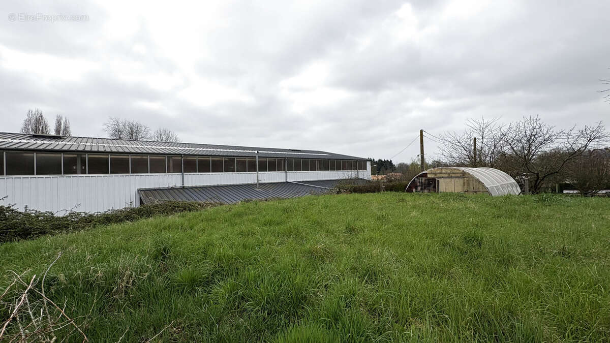 Terrain à NEUVY-EN-MAUGES