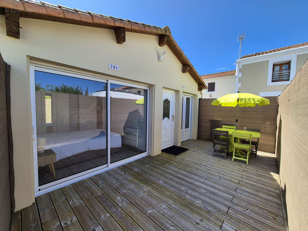 Maison à SAINT-LAURENT-DE-LA-PREE