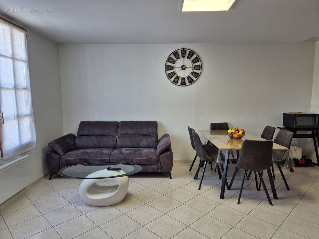 Maison à SAINT-LAURENT-DE-LA-PREE