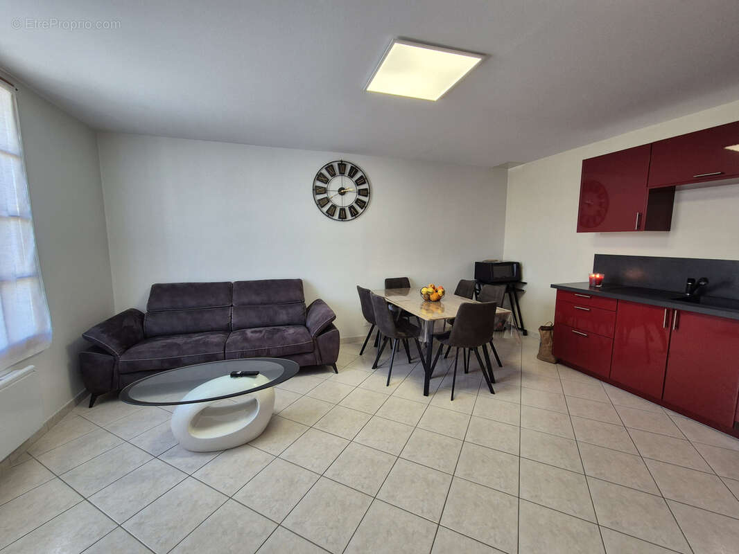 Maison à SAINT-LAURENT-DE-LA-PREE