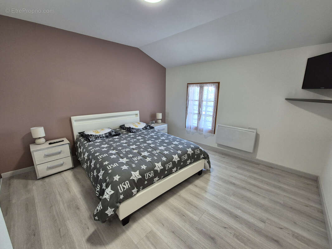 Maison à SAINT-LAURENT-DE-LA-PREE