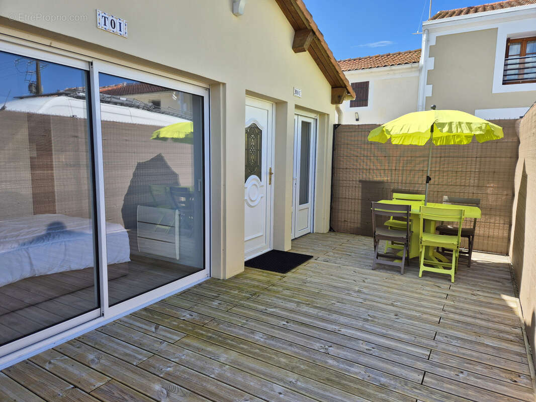 Maison à SAINT-LAURENT-DE-LA-PREE