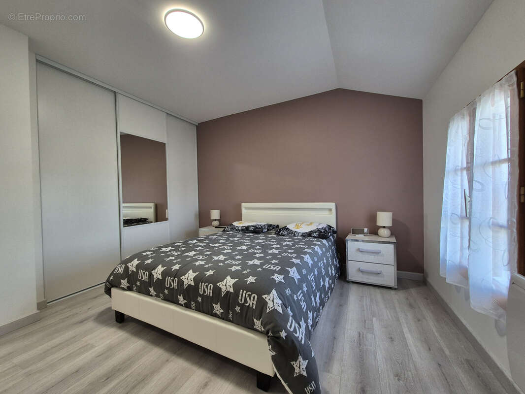 Maison à SAINT-LAURENT-DE-LA-PREE