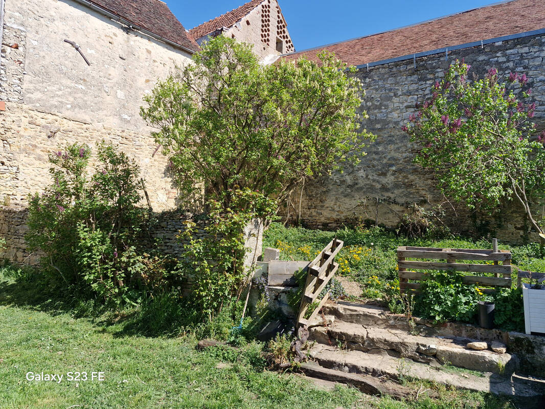 Maison à LIGNY-LE-CHATEL