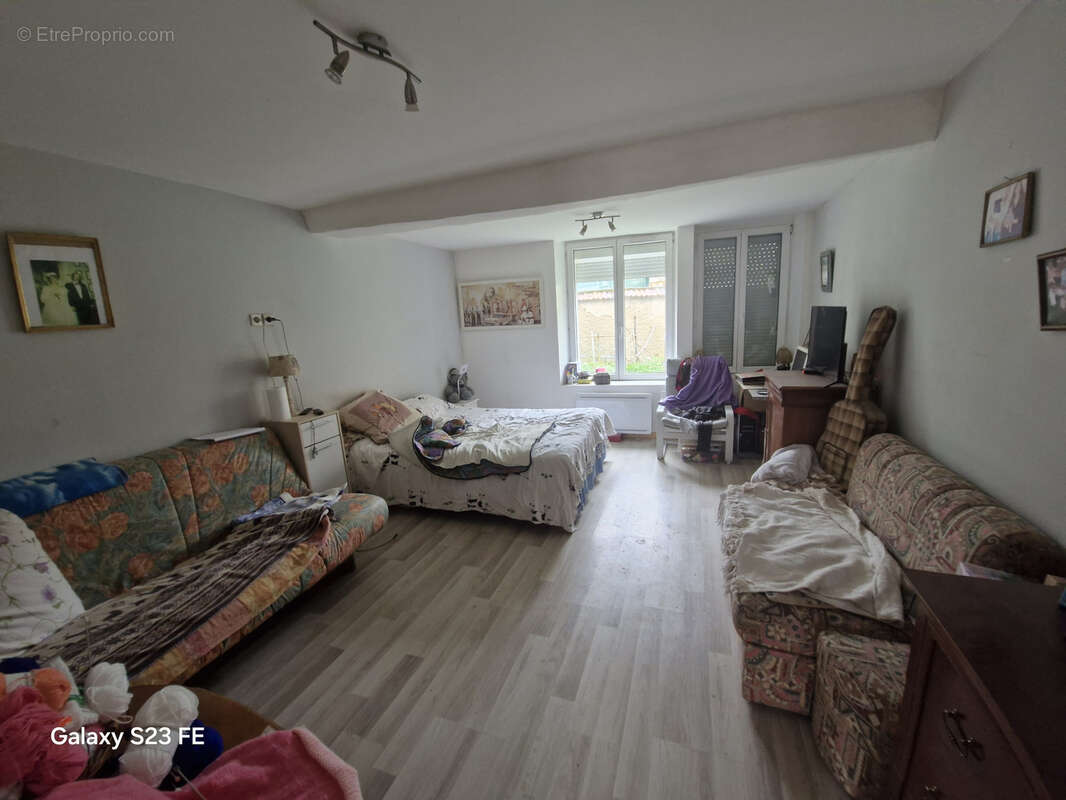 Maison à LIGNY-LE-CHATEL