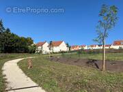 Terrain à PUISEUX-LE-HAUBERGER