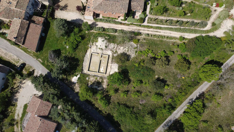 Terrain à SAINT-SATURNIN-LES-APT