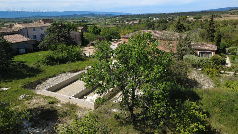 Terrain à SAINT-SATURNIN-LES-APT