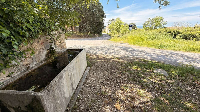 Terrain à SAINT-SATURNIN-LES-APT