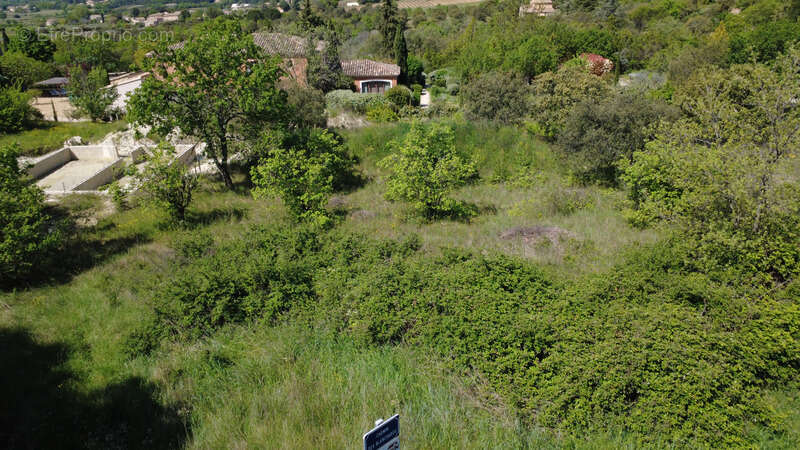 Terrain à SAINT-SATURNIN-LES-APT