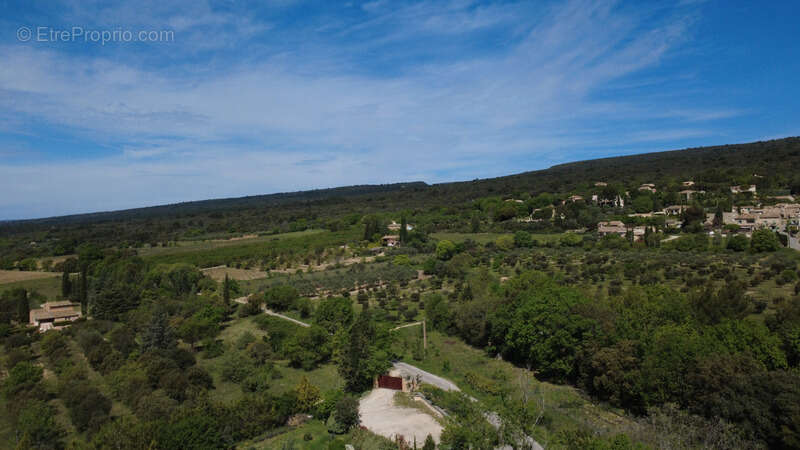 Terrain à SAINT-SATURNIN-LES-APT