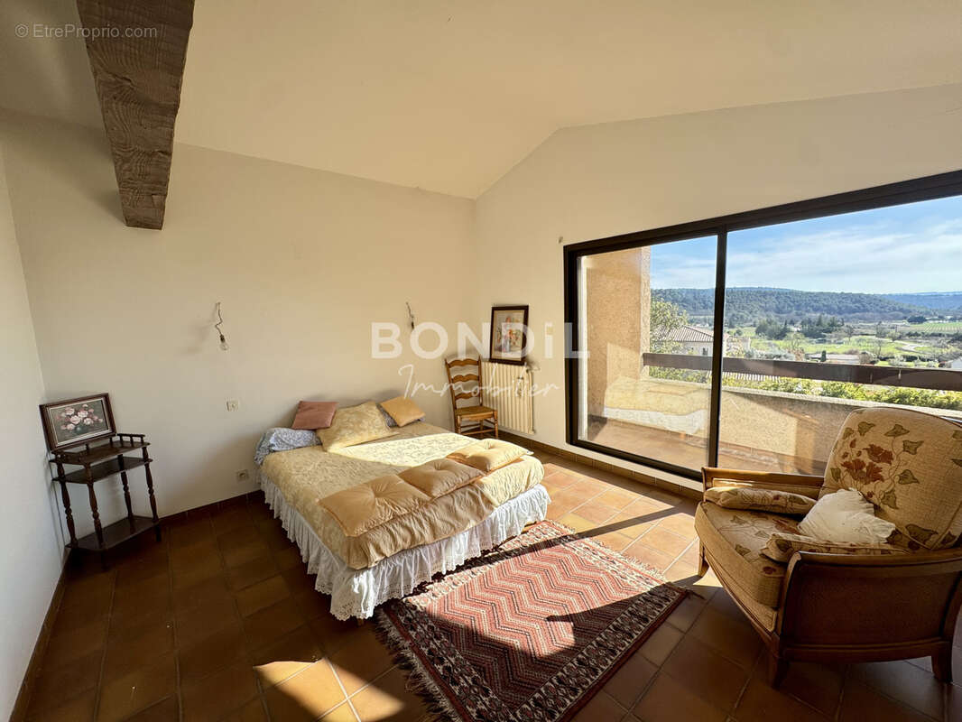 Maison à LA BASTIDE-DES-JOURDANS