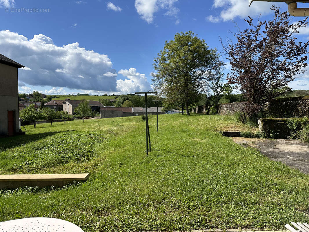 Maison à VILLE-SUR-ILLON