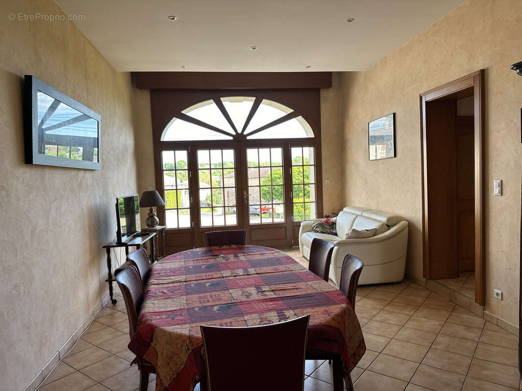 Maison à VILLE-SUR-ILLON