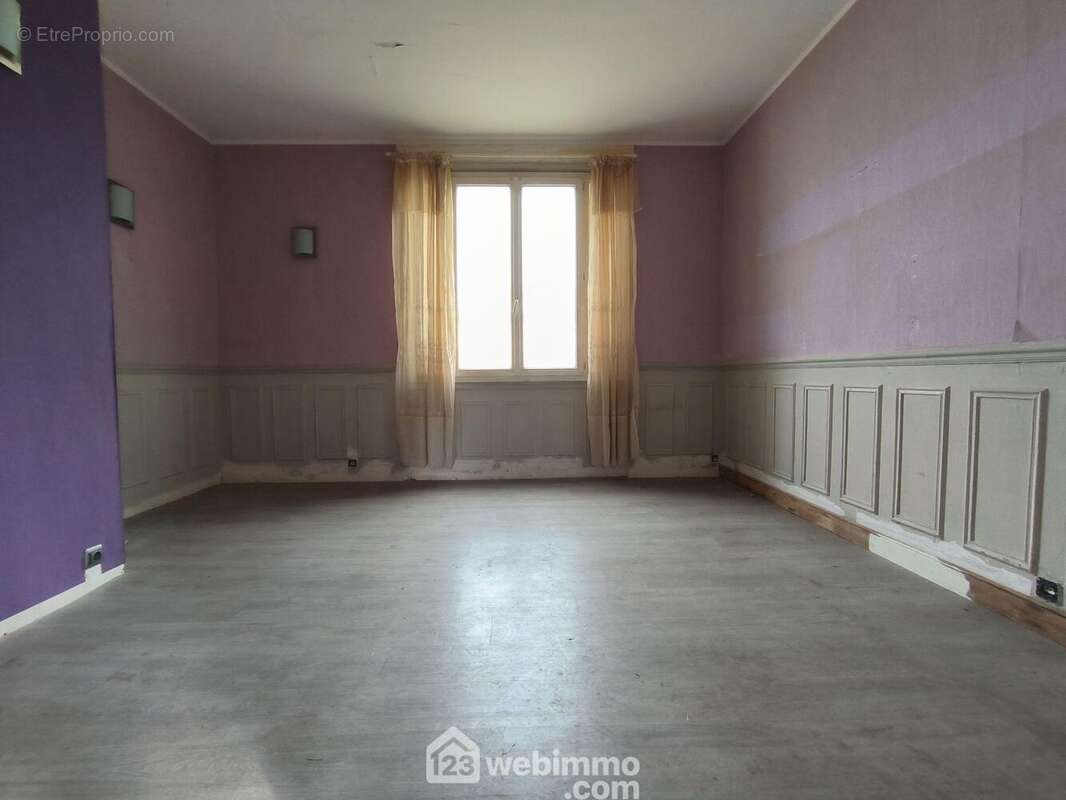 Un séjour de lumineux de 16 m² - Maison à VAILLY-SUR-AISNE