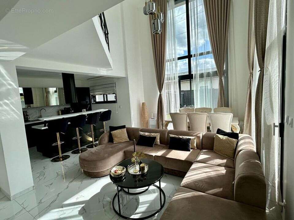 Maison à FONTAINE-ETOUPEFOUR