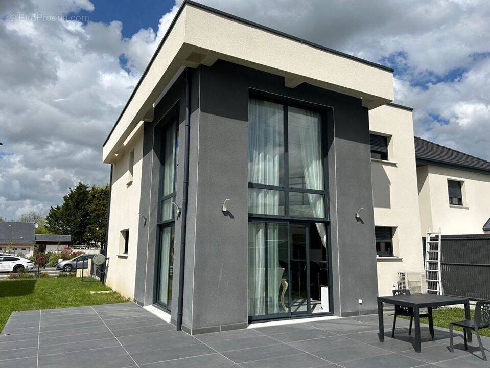 Maison à FONTAINE-ETOUPEFOUR