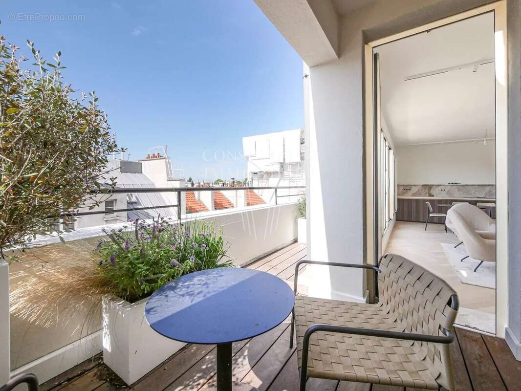 Appartement à PARIS-8E