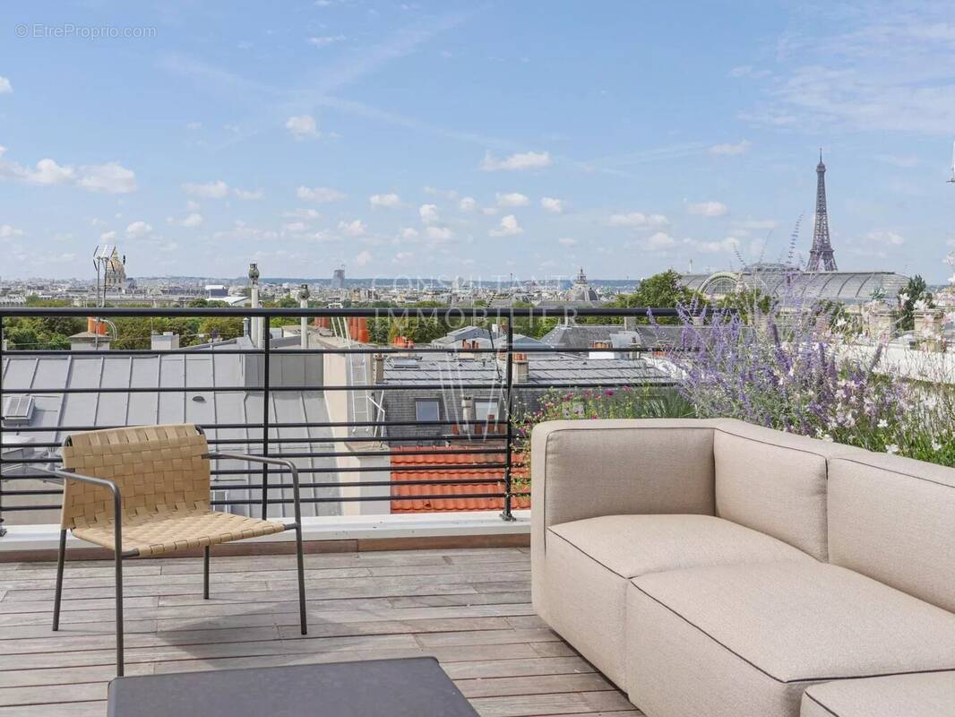 Appartement à PARIS-8E