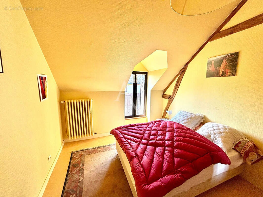 Maison à SAINT-DENIS-DE-L&#039;HOTEL