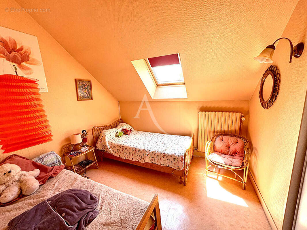 Maison à SAINT-DENIS-DE-L&#039;HOTEL