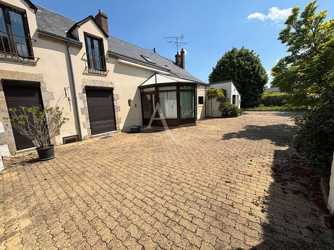 Maison à SAINT-DENIS-DE-L&#039;HOTEL