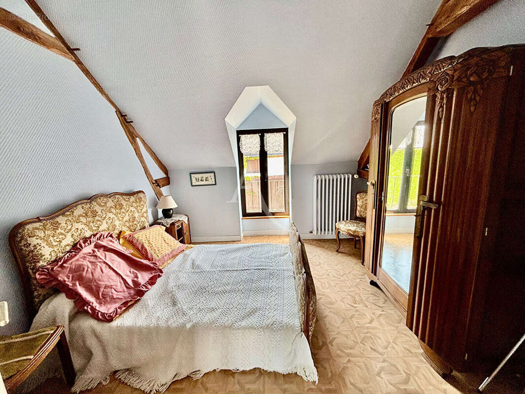 Maison à SAINT-DENIS-DE-L&#039;HOTEL