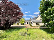 Maison à SAINT-DENIS-DE-L&#039;HOTEL
