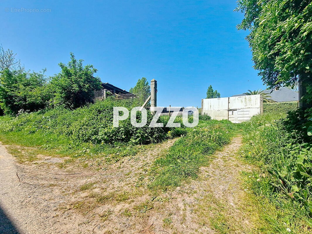 Terrain à DOUVRES-LA-DELIVRANDE