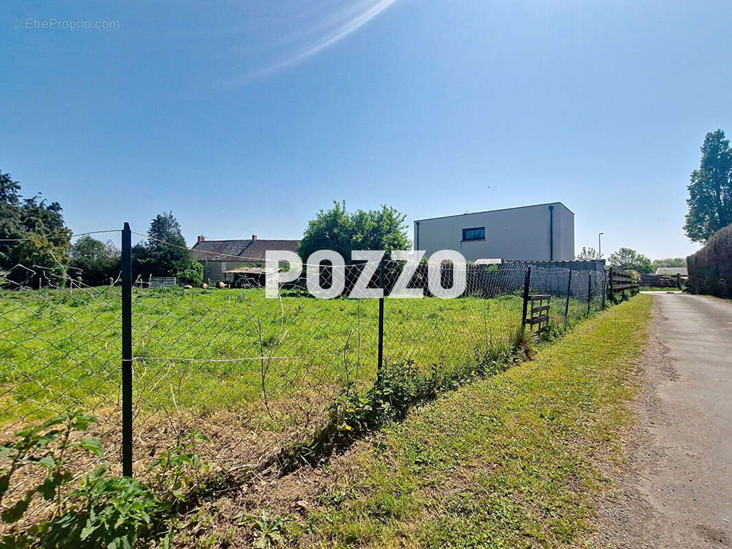 Terrain à DOUVRES-LA-DELIVRANDE