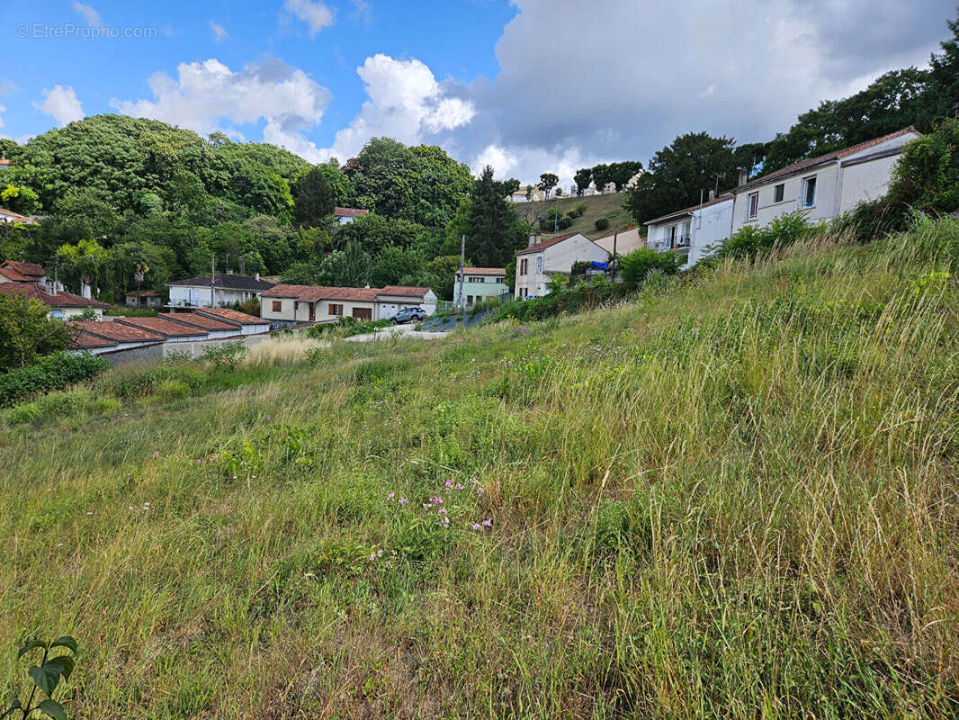 Terrain à ANGOULEME