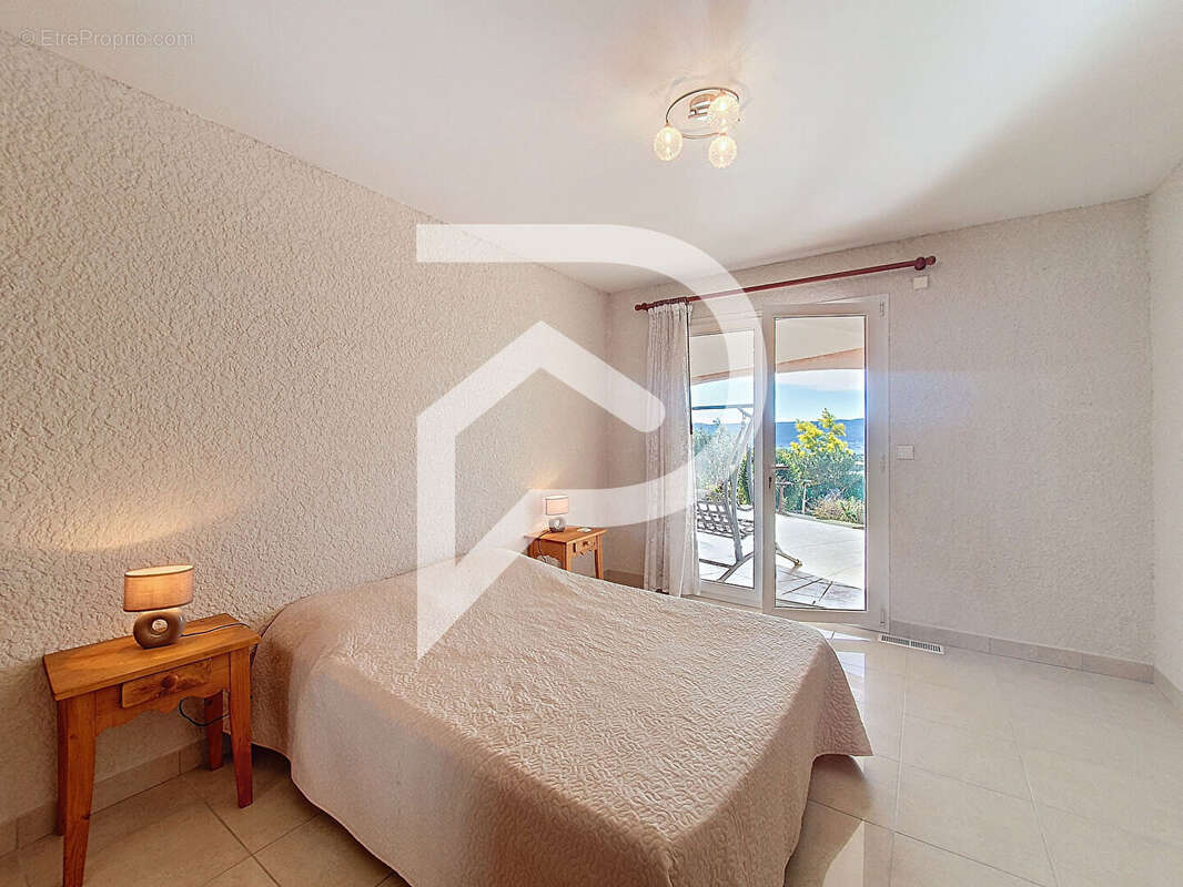 Maison à VILLENEUVE-DE-BERG