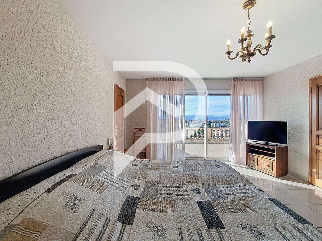 Maison à VILLENEUVE-DE-BERG