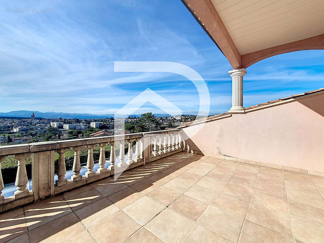 Maison à VILLENEUVE-DE-BERG