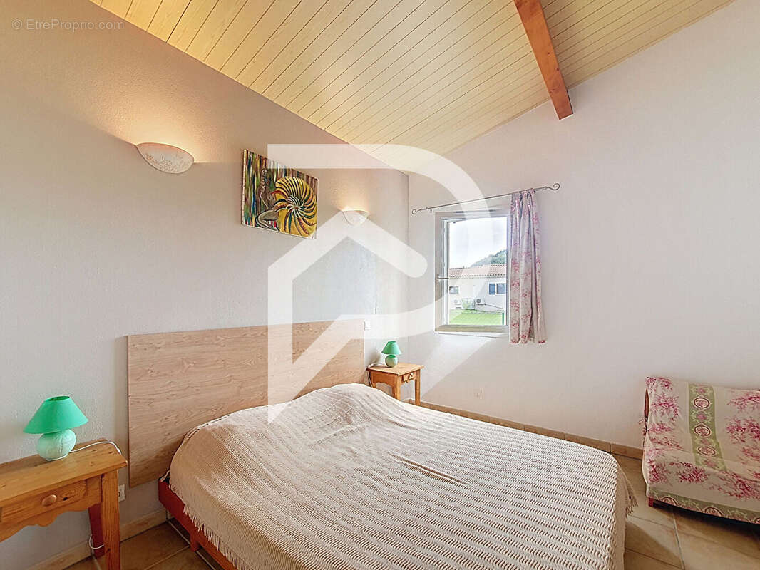 Maison à VILLENEUVE-DE-BERG