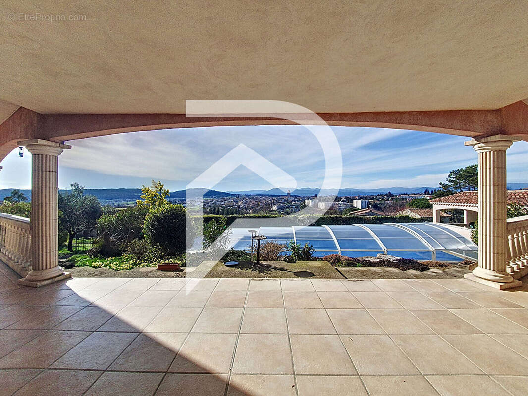 Maison à VILLENEUVE-DE-BERG