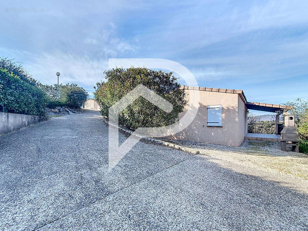 Maison à VILLENEUVE-DE-BERG