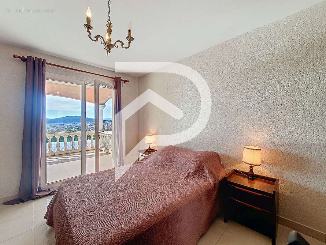 Maison à VILLENEUVE-DE-BERG