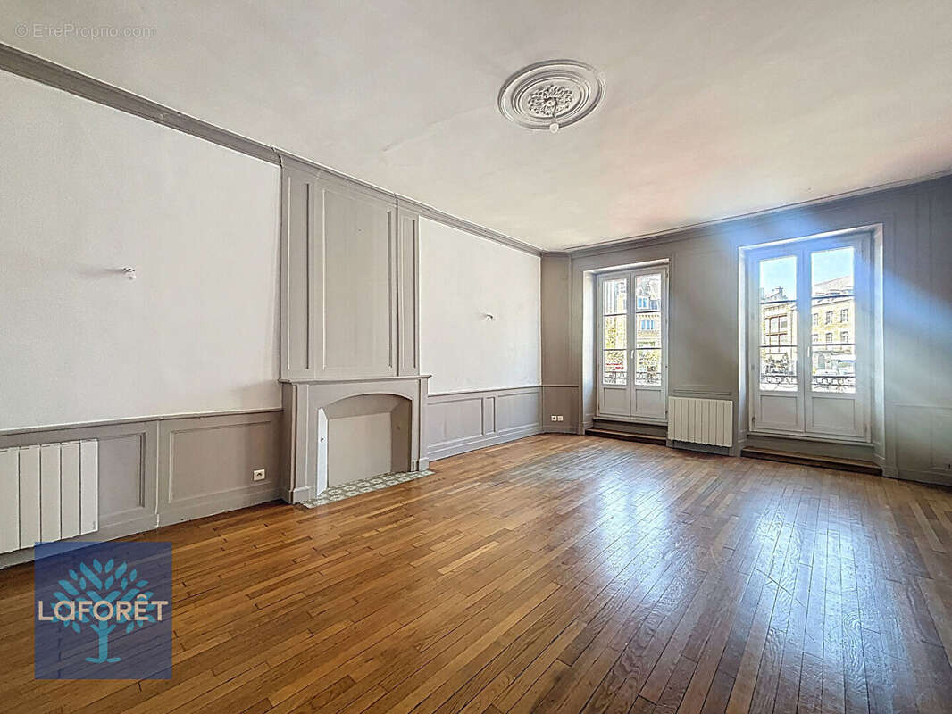 Appartement à FOUGERES