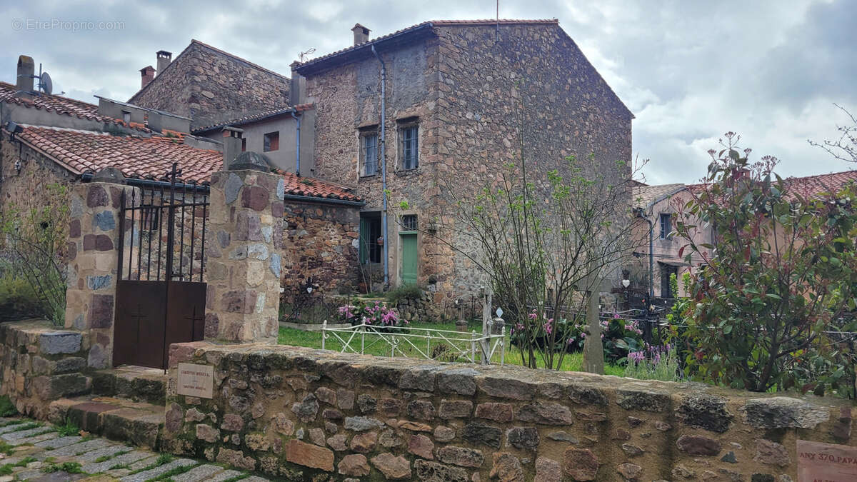 Maison à COUSTOUGES