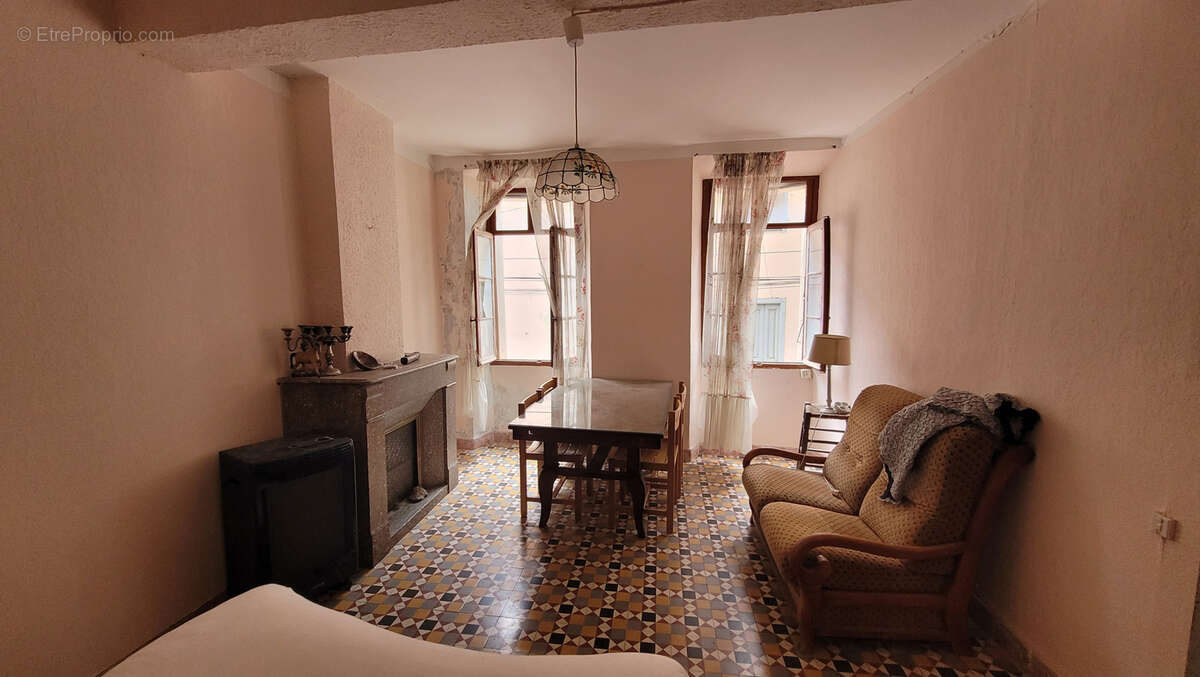 Maison à COUSTOUGES