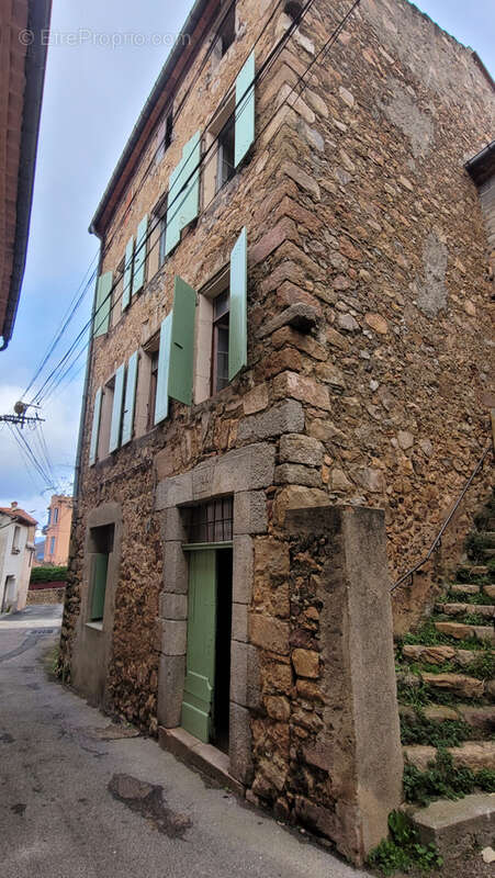 Maison à COUSTOUGES