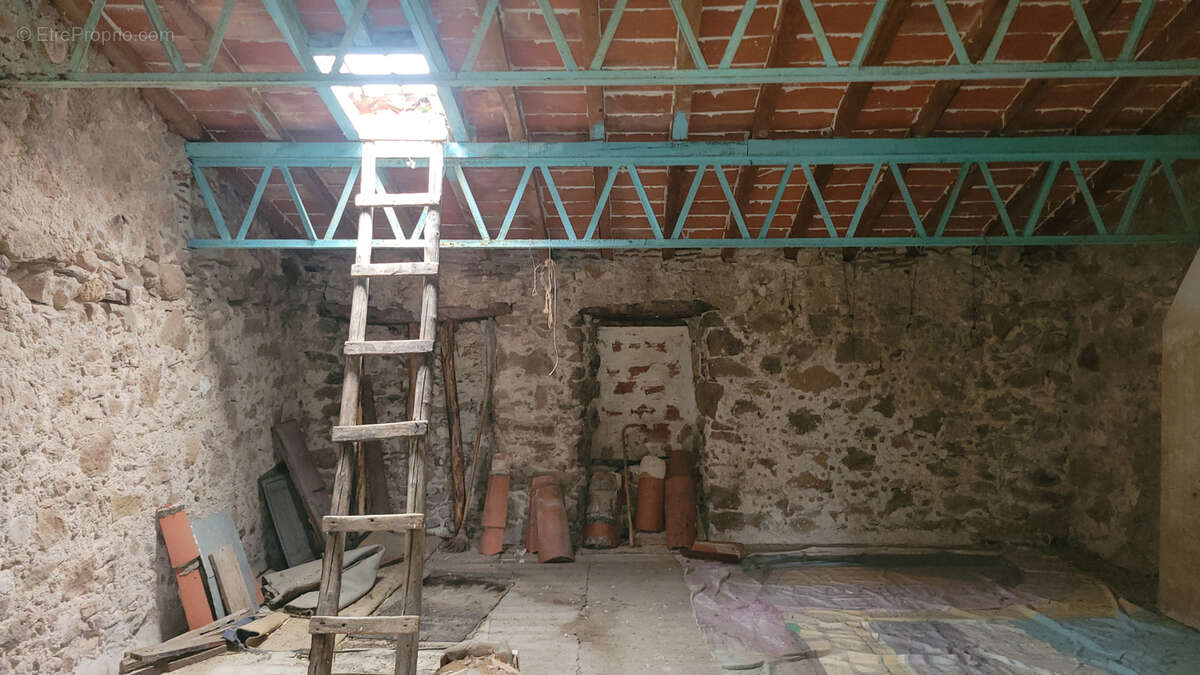 Maison à COUSTOUGES