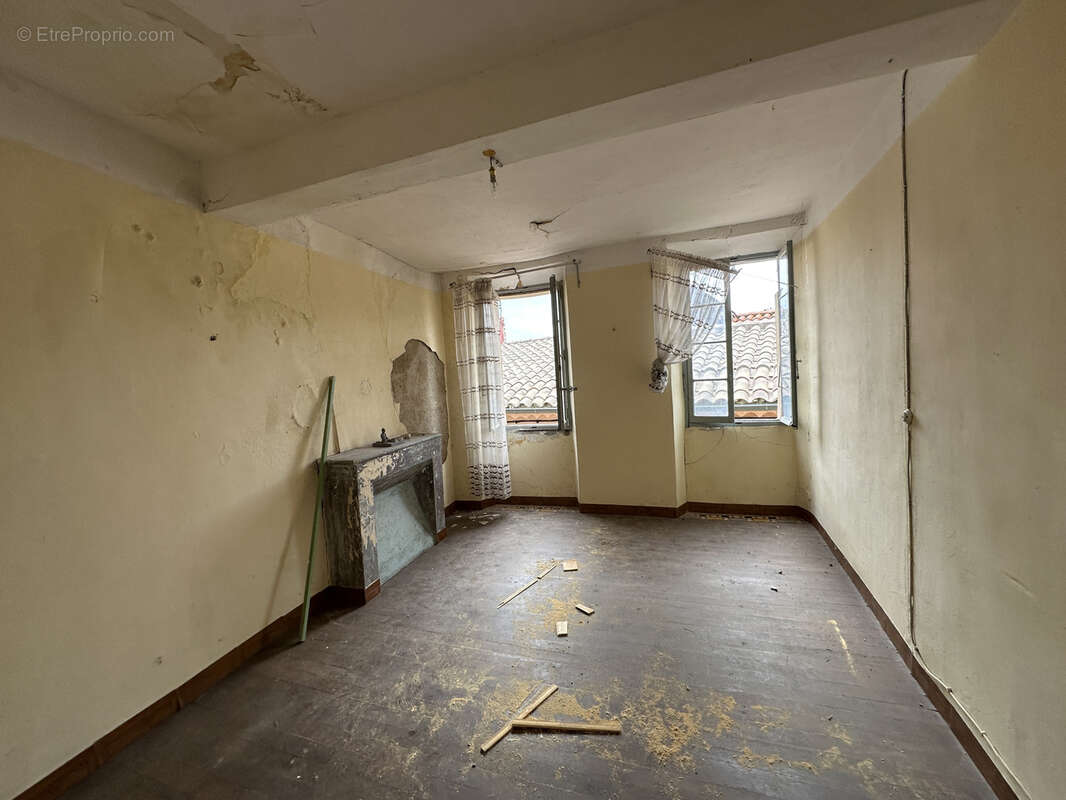 Maison à COUSTOUGES