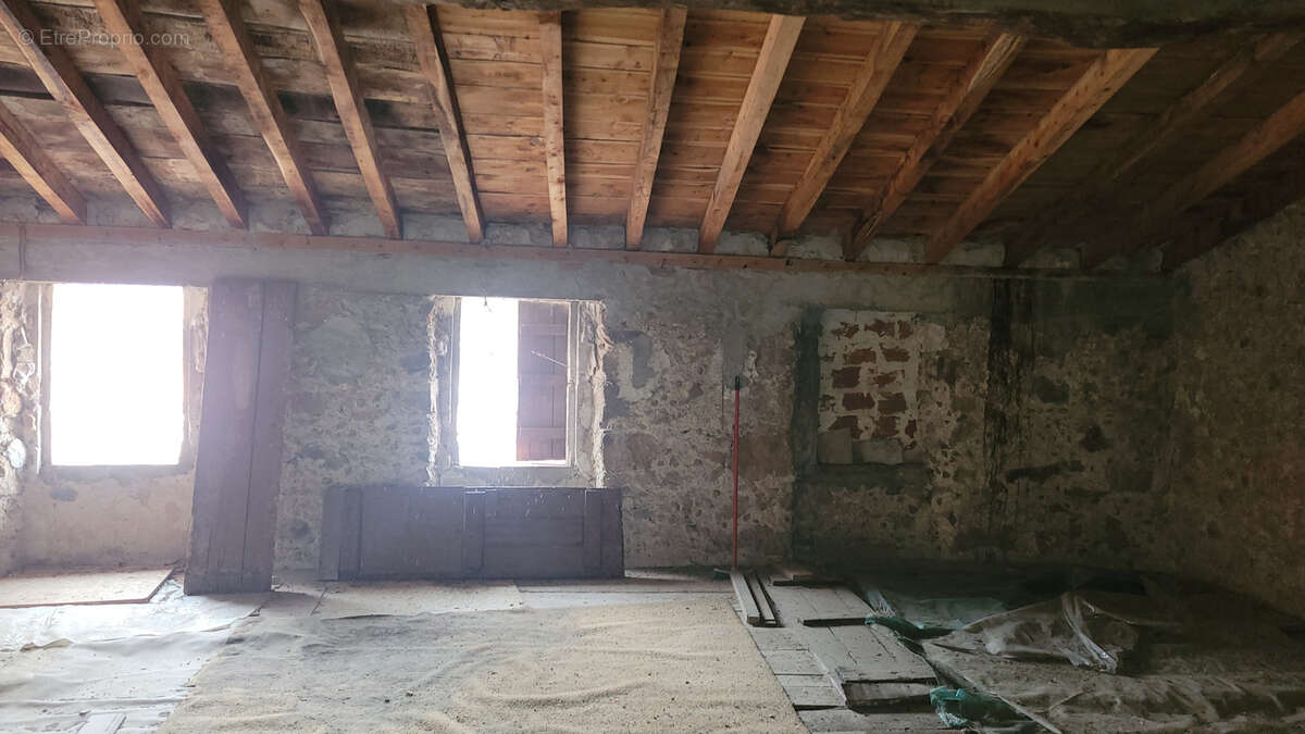 Maison à COUSTOUGES