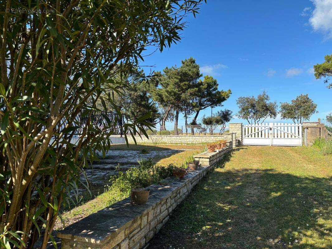 Maison à LA BREE-LES-BAINS