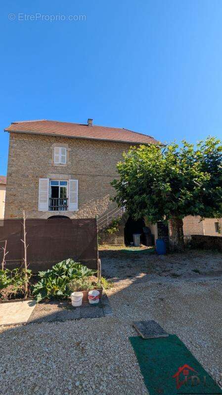 Commerce à LONS-LE-SAUNIER