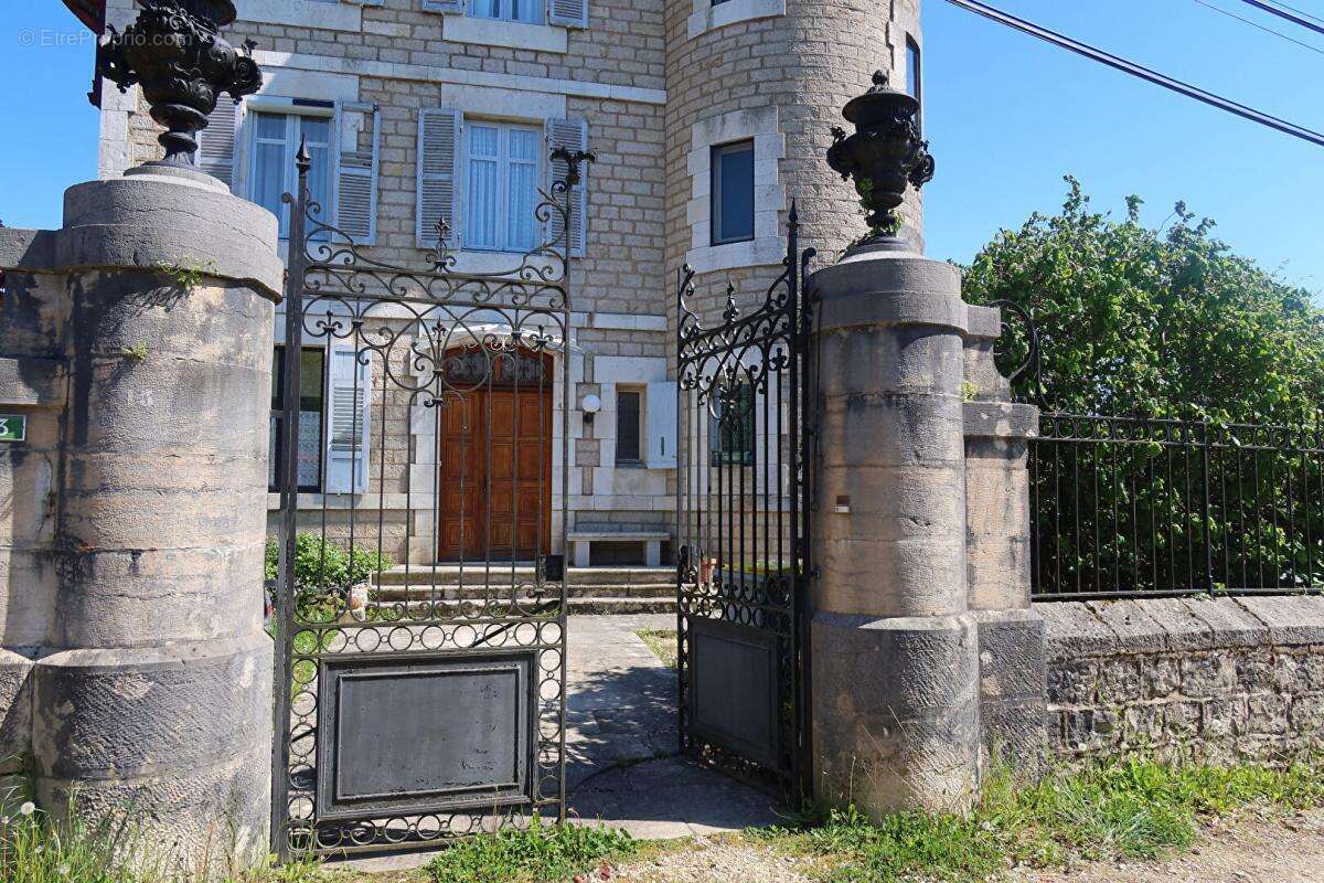 Maison à DANNEMARIE-SUR-CRETE